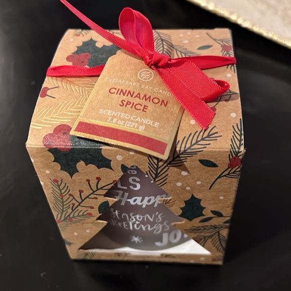 NWT Cinnamon Spice candle by Chesapeake Bay Candle. 7.8 oz. - Picture 7 of 7